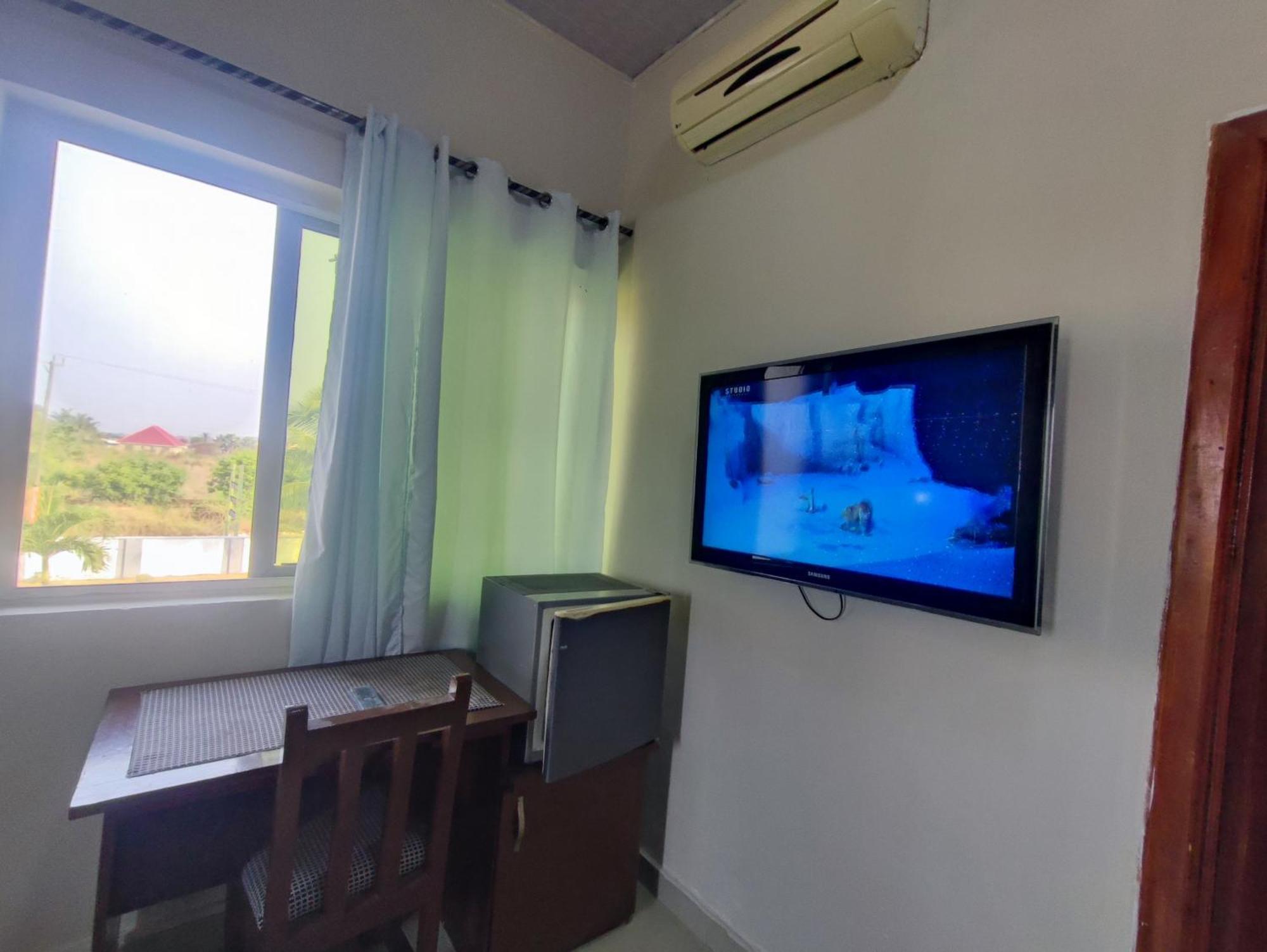 Ellisa Hospitality And Spa Hotel Accra Exterior photo