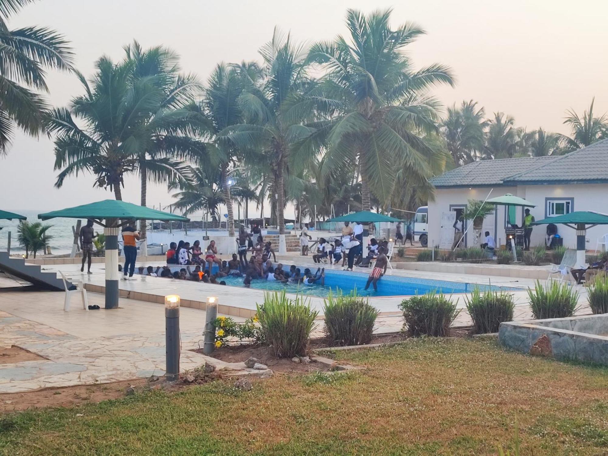 Ellisa Hospitality And Spa Hotel Accra Exterior photo