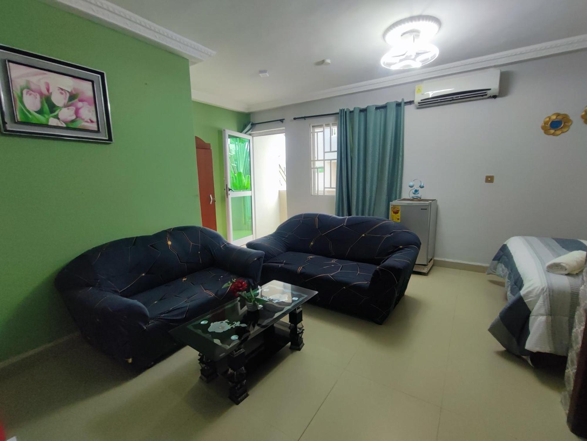 Ellisa Hospitality And Spa Hotel Accra Exterior photo