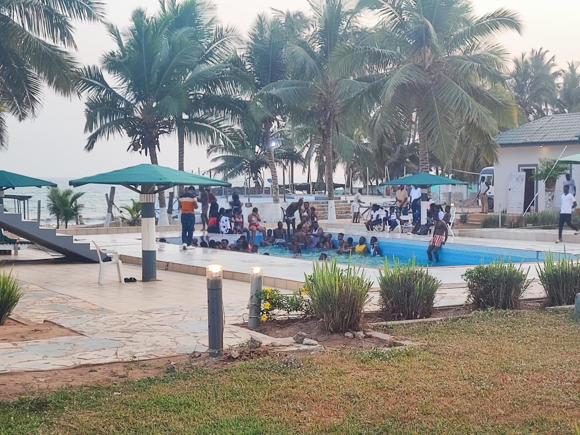 Ellisa Hospitality And Spa Hotel Accra Exterior photo
